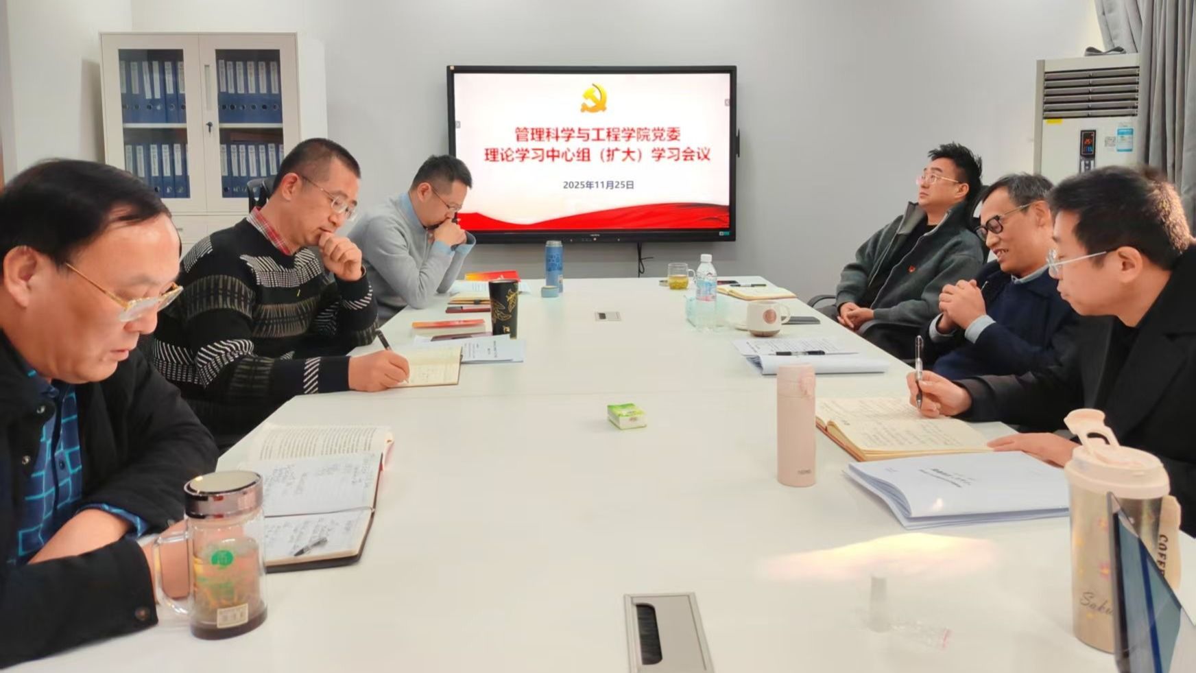 学校党委常委、副校长桂富强列席指导德州扑克在线练习
党委理论学习中心组（扩大）学习会